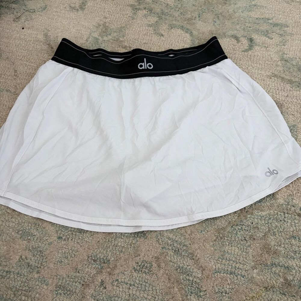ALO YOGA Women's White Tennis Skirt Pleated Activewear Athleisure Workout Skort